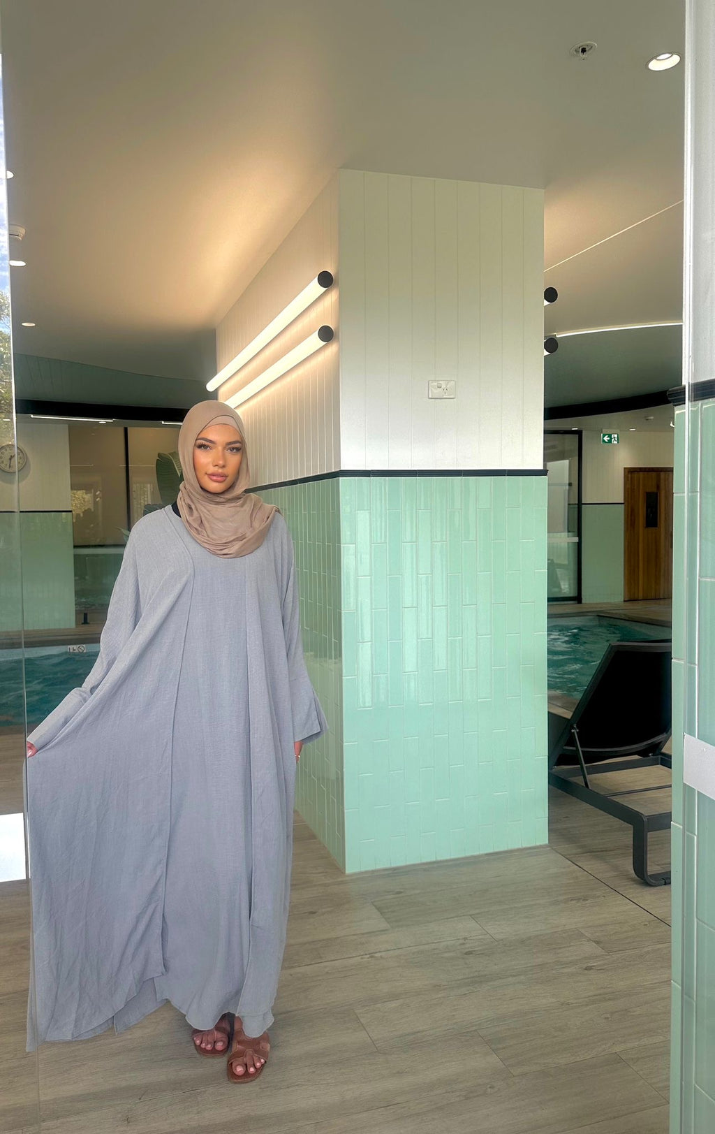 Samar Sleeveless Abaya Set- Grey